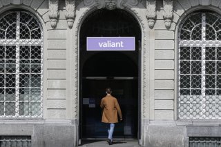 Après six mois en 2025, le groupe bancaire Valiant a vu son bénéfice consolidé à progresser de 3% sur un an à 73,4 millions de francs (archives). KEYSTONE/PETER KLAUNZER